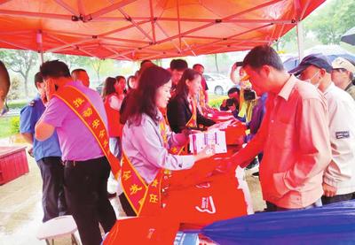 忻州經(jīng)濟(jì)開(kāi)發(fā)區(qū)舉辦“安全生產(chǎn)宣傳咨詢(xún)?nèi)铡被顒?dòng)，筑牢高質(zhì)量發(fā)展安全基石